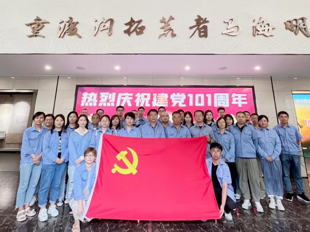 向先進學(xué)習(xí)，向楷模致敬